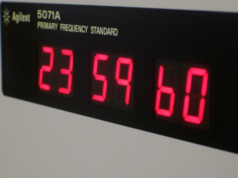 http://leapsecond.com/notes/5071a-leapsecond.jpg